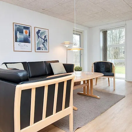 6 Person In Toftlund-by Traum